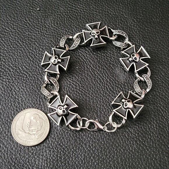 Silver & black skull and cross chunky gothic biker bracelet - Picture 4 of 4